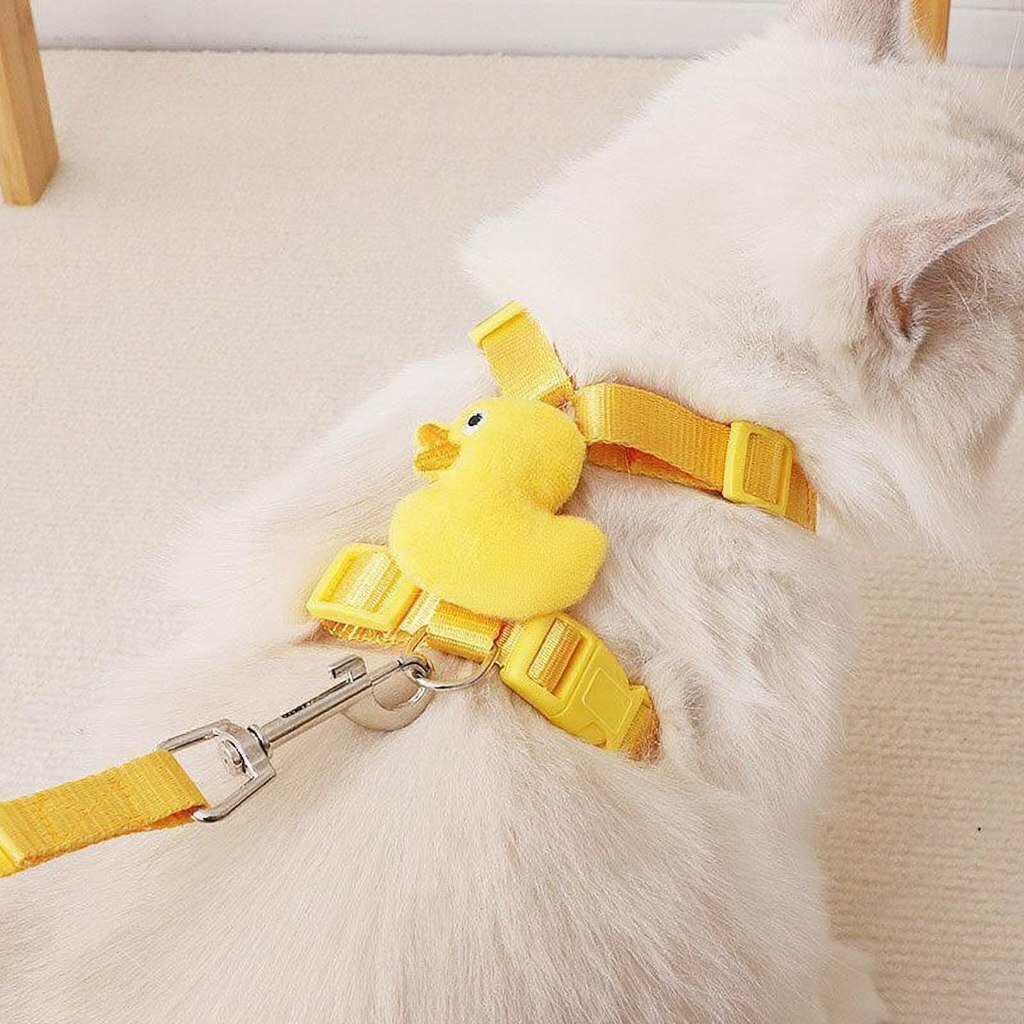Catvera 3D Animal Escape Proof Harness - Image 2|||PROMPT|||Cleaned image. Original analysis: Found 1 brand name embroidered/stitched on the yellow duck harness attachment