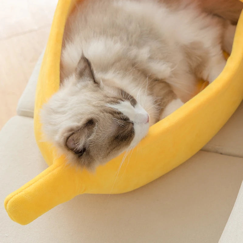 Catvera Banana Shaped Cat Bed - Image 4|||PROMPT|||Original clean product image