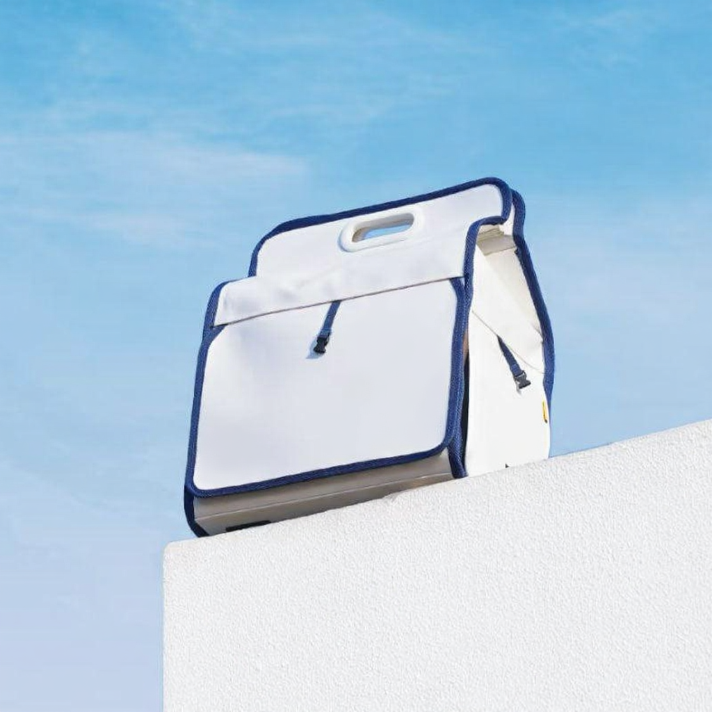 Catvera Milk Carton Cat Carrier - Image 12|||PROMPT|||Cleaned image. Original analysis: Found 1 brand name printed directly on the product fabric and 1 logo patch on the bag