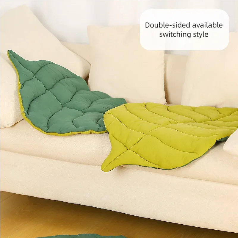 Catvera Reversible Leaf Pet Cushion - Image 1|||PROMPT|||Original clean product image