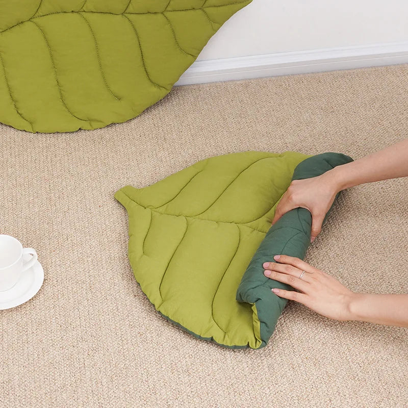 Catvera Reversible Leaf Pet Cushion - Image 5|||PROMPT|||Original clean product image