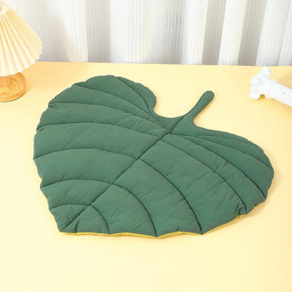Catvera Reversible Leaf Shaped Cat Mat - Image 3|||PROMPT|||Original clean product image