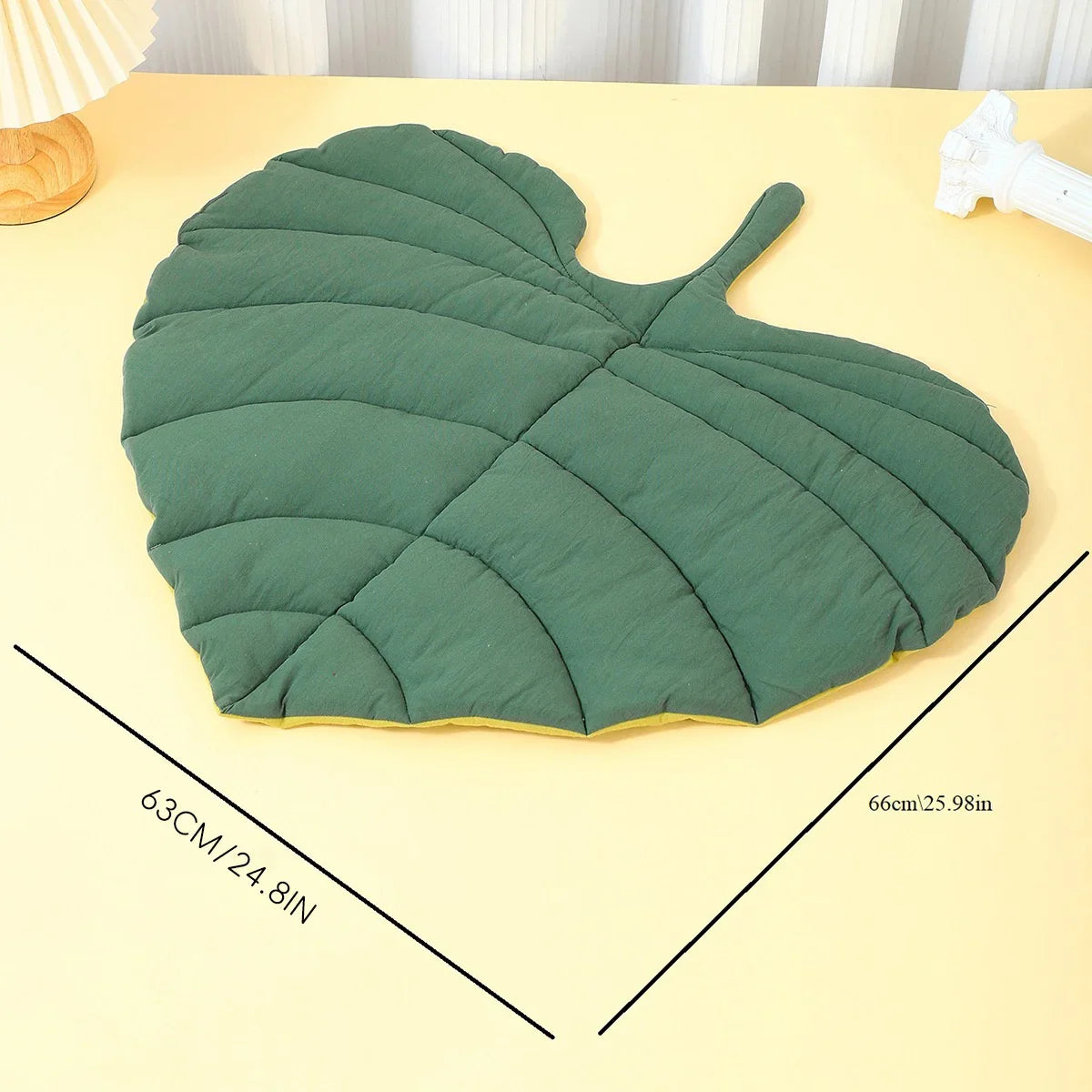 Catvera Reversible Leaf Shaped Cat Mat - Image 9|||PROMPT|||Original clean product image