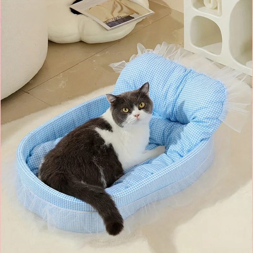 Catvera Ruffle Princess Pet Bed - Image 2|||PROMPT|||Cleaned image. Original analysis: Found 1 watermark - 'KEMORELA' brand name in the top left corner of the image