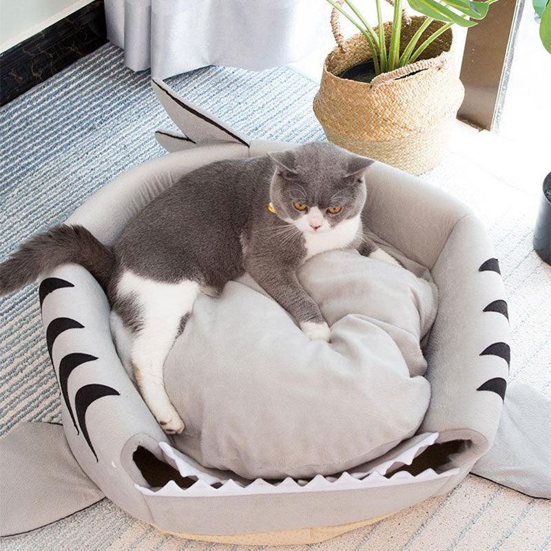 Catvera Shark Cave Cat Bed - Image 2|||PROMPT|||Original clean product image