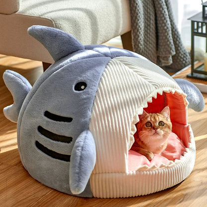 Catvera Shark Cave Pet Bed - Image 1|||PROMPT|||Original clean product image