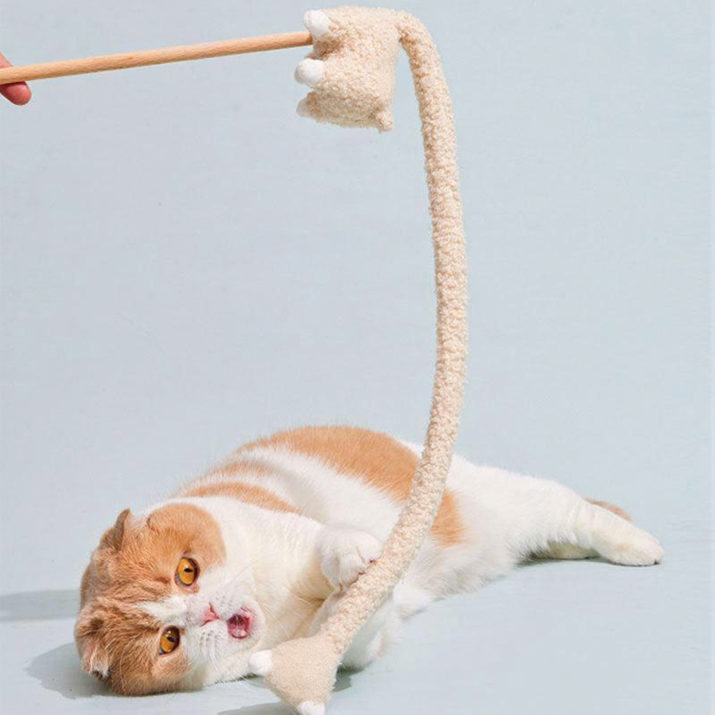 Catvera Sound Teaser Stick Toys - Image 5|||PROMPT|||Cleaned image. Original analysis: Found 1 brand name stitched on the toy rope attached to the product